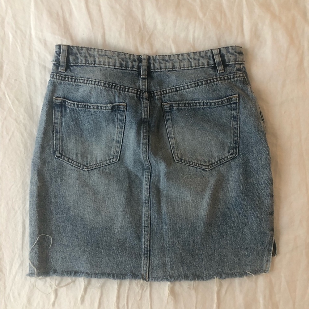 H&M Distressed Denim Skirt - Size 6 (fits like a Size S) - Picture 3 of 6